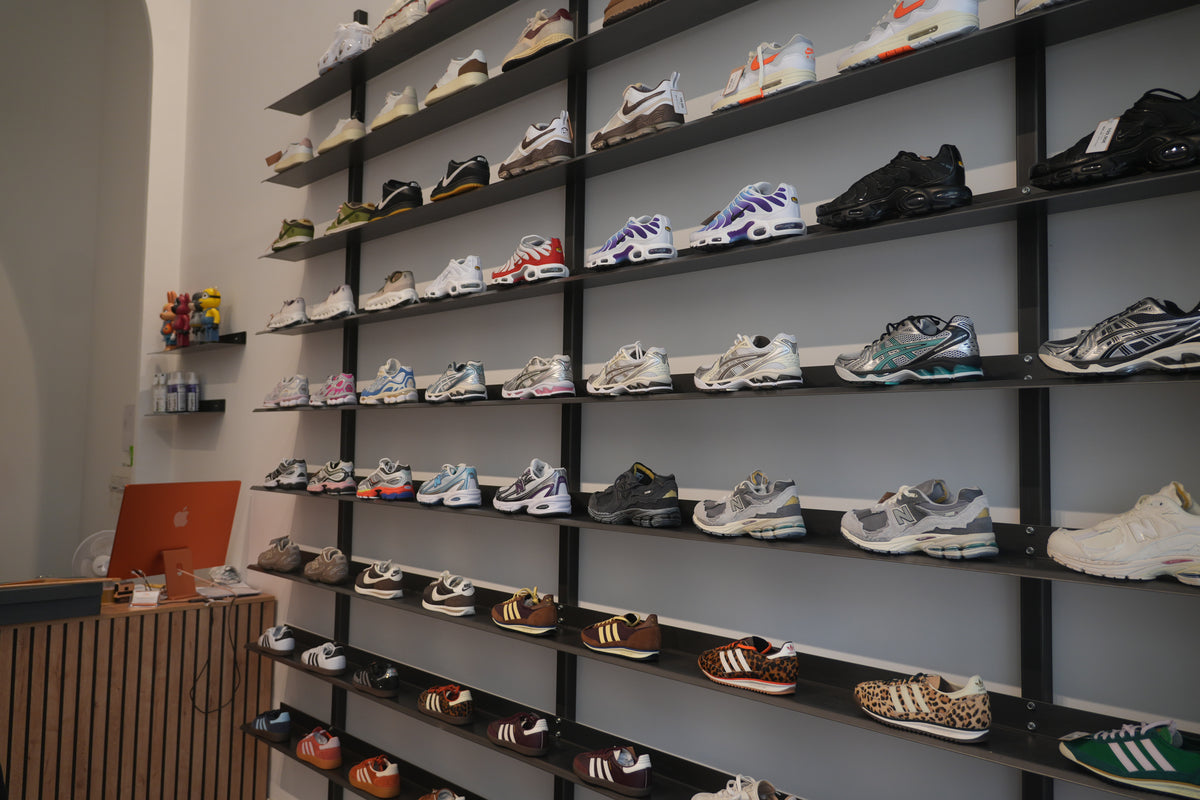 Boutique de sneakers et de maroquinerie de luxe à Vichy